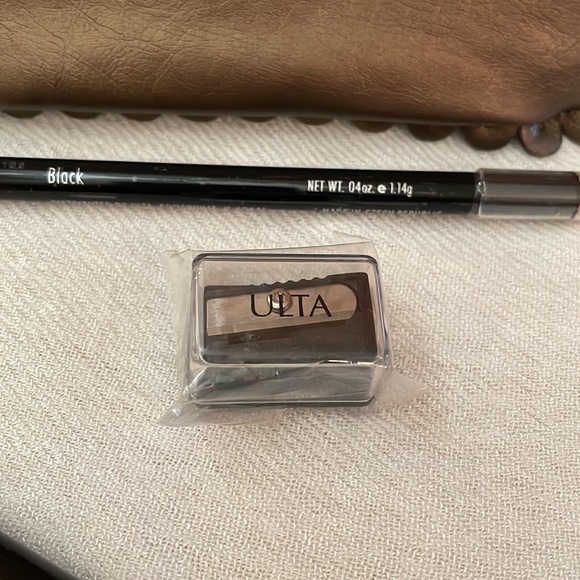 New! 10-piece make-up/brushes set with sharpener and zippered case - Picture 5 of 12